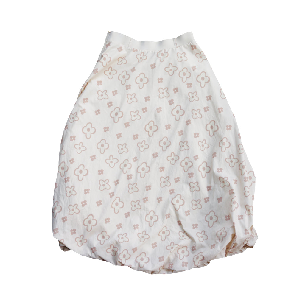 "4 The Boys" balloon skirt by WUUSKÎ — model wearing, adjustable elastic waist